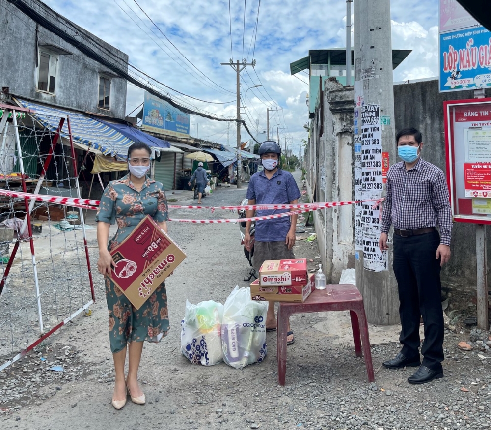 1.Lan-toa-nhung-yeu-thuong-tu-CSII-truong-dai-hoc-Ngoai-thuong-giua-tam-dich-Covid-19