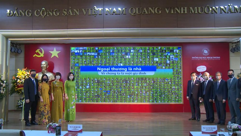 Buoi-le-khai-giang-dac-biet-cua-thay-va-tro-truong-dai-hoc-Ngoai-thuong-10