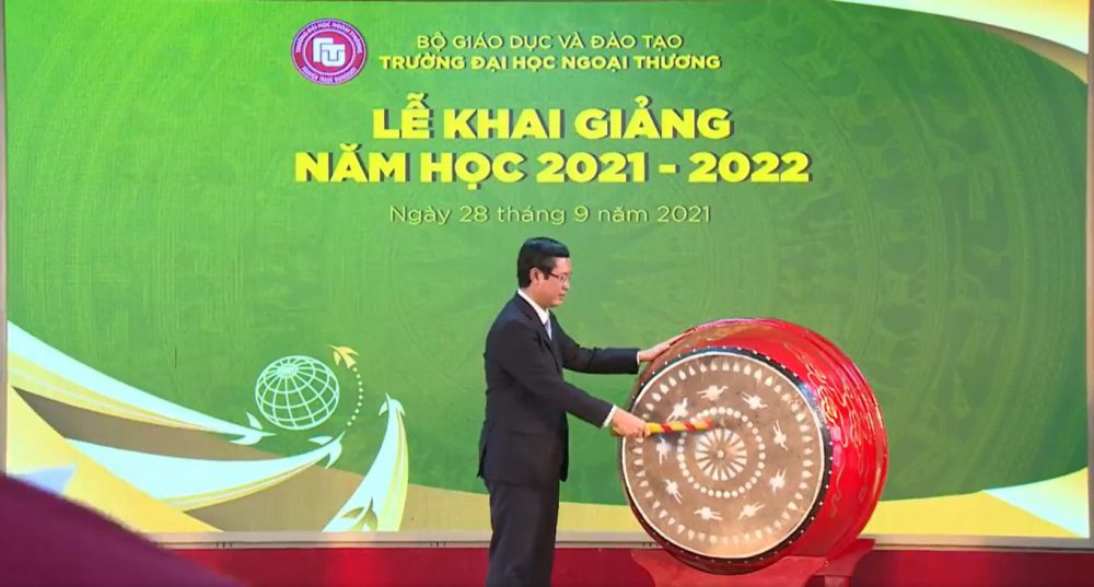 Buoi-le-khai-giang-dac-biet-cua-thay-va-tro-truong-dai-hoc-Ngoai-thuong-2