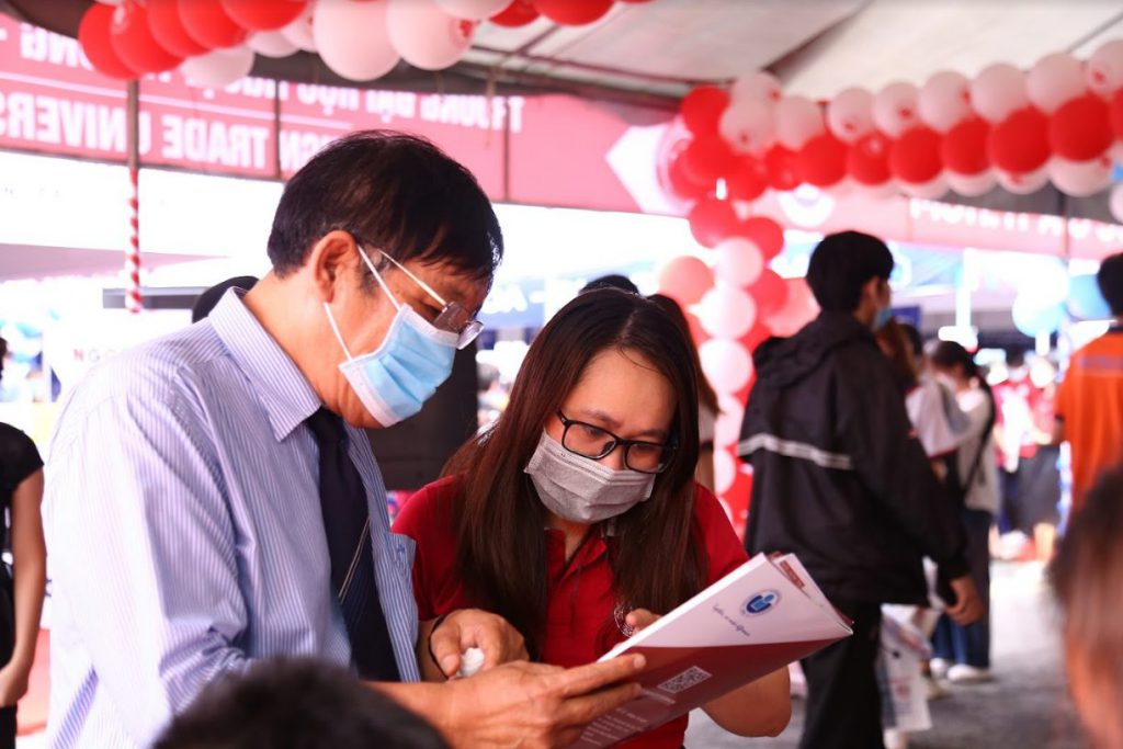 co-so-ii-tai-thanh-pho-ho-chi-minh-tham-gia-ngay-hoi-tu-van-tuyen-sinh-va-dinh-huong-nghe-nghiep-nam-2022-tai-truong-dai-hoc-bach-khoa-tp-ho-chi-minh-11