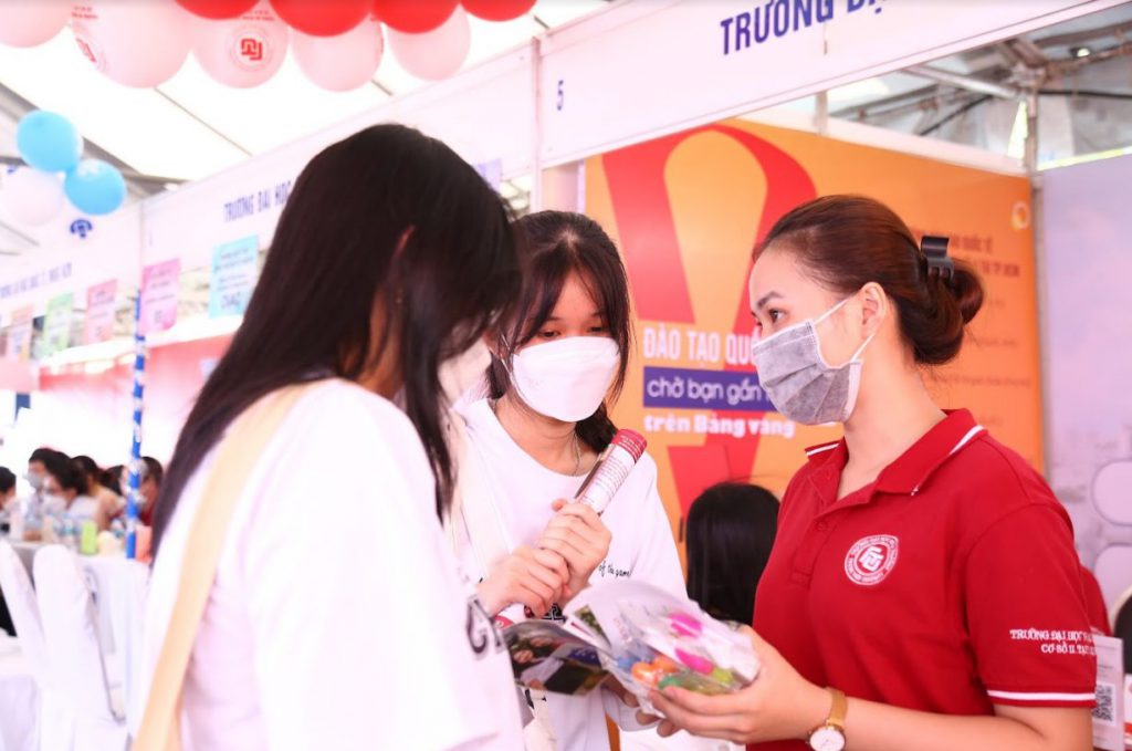 co-so-ii-tai-thanh-pho-ho-chi-minh-tham-gia-ngay-hoi-tu-van-tuyen-sinh-va-dinh-huong-nghe-nghiep-nam-2022-tai-truong-dai-hoc-bach-khoa-tp-ho-chi-minh-08
