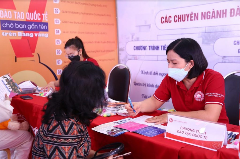 co-so-ii-tai-thanh-pho-ho-chi-minh-tham-gia-ngay-hoi-tu-van-tuyen-sinh-va-dinh-huong-nghe-nghiep-nam-2022-tai-truong-dai-hoc-bach-khoa-tp-ho-chi-minh-07