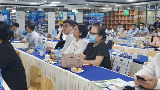 ban-thu-vien-tham-du-hoi-thao-thuoc-linh-vuc-khoa-hoc-thong-tin-thu-vien-2