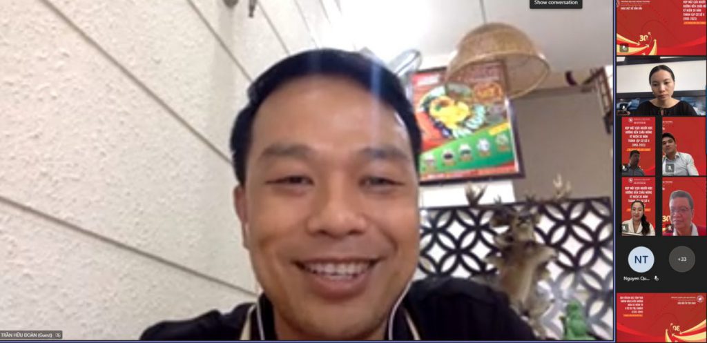 Am-ap-cuoc-hoi-ngo-cua-cuu-sinh-vien-cuu-hoc-vien-co-so-ii-huong-den-chao-mung-ky-niem-30-nam-02