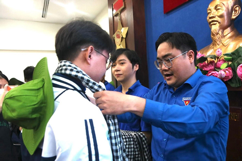 mua-he-ruc-ro-tuoi-20-sinh-vien-ngoai-thuong-tren-nuoc-ban-lao-1