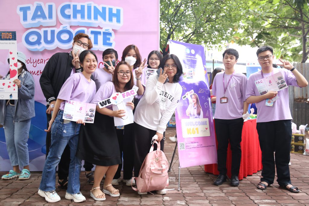 co-so-ii-ron-rang-khong-khi-chao-don-tan-sinh-vien-k61-09