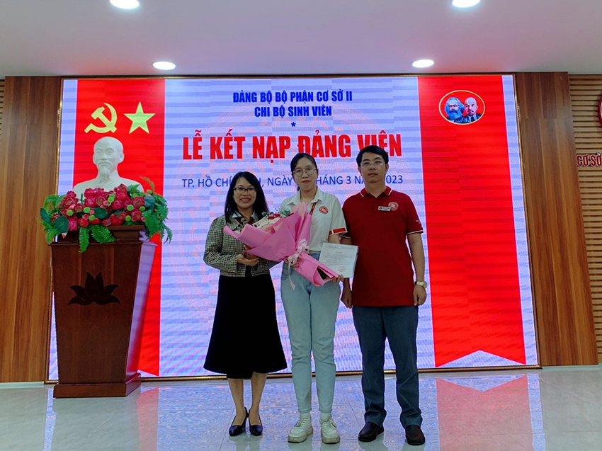 chi-bo-sinh-vien-co-so-ii-to-chuc-le-kep-nap-dang-vien-moi-6