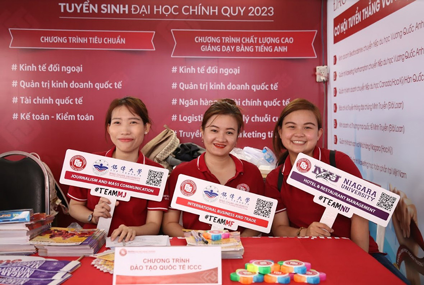 co-so-ii-tai-tp-hcm-tham-gia-ngay-hoi-tu-van-tuyen-sinh-dinh-huong-nghe-nghiep-nam-2023-1