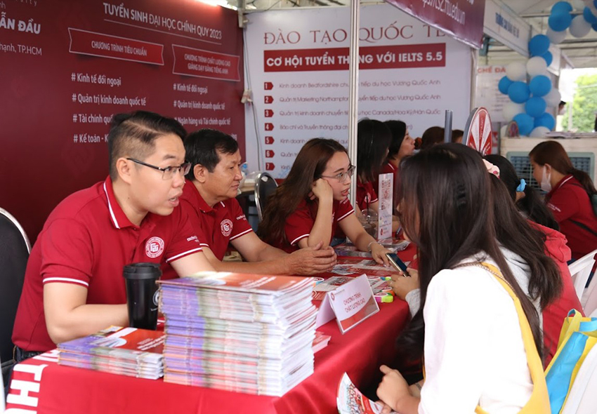 co-so-ii-tai-tp-hcm-tham-gia-ngay-hoi-tu-van-tuyen-sinh-dinh-huong-nghe-nghiep-nam-2023-2