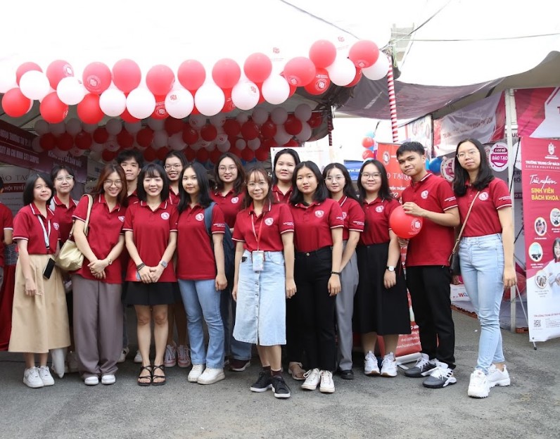co-so-ii-tai-tp-hcm-tham-gia-ngay-hoi-tu-van-tuyen-sinh-dinh-huong-nghe-nghiep-nam-2023-6