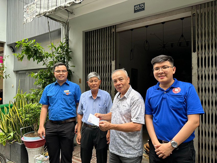 tuoi-tre-ngoai-thuong-co-so-ii-tham-hoi-gia-dinh-chinh-sach-ngat-thuong-binh-liet-si-10