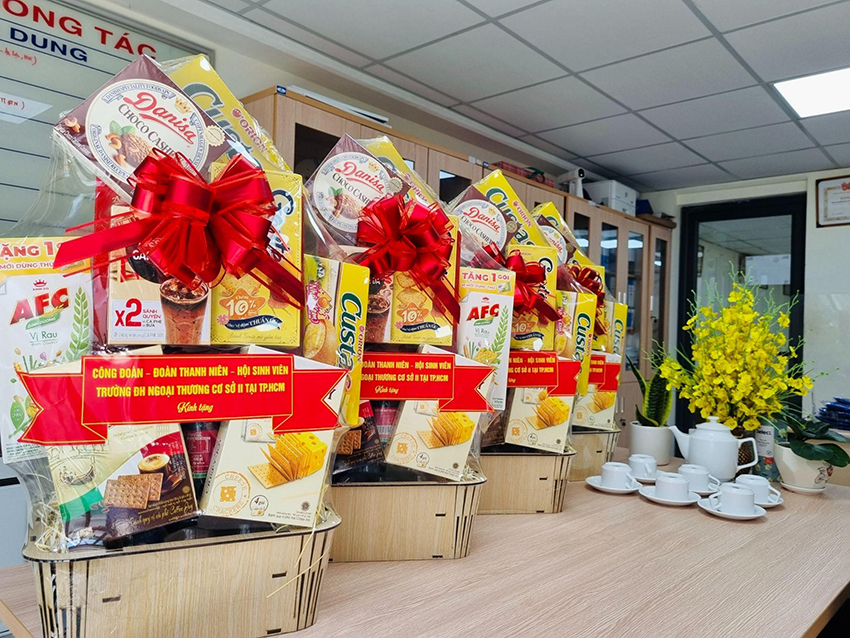tuoi-tre-ngoai-thuong-co-so-ii-tham-hoi-gia-dinh-chinh-sach-ngat-thuong-binh-liet-si-6