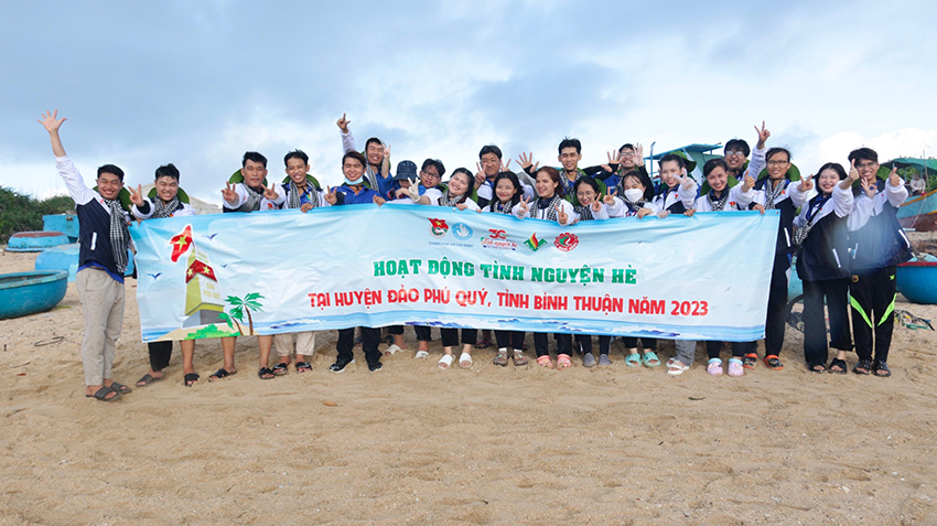 tuoi-tre-ngoai-thuong-noi-bien-dao-que-huong-2