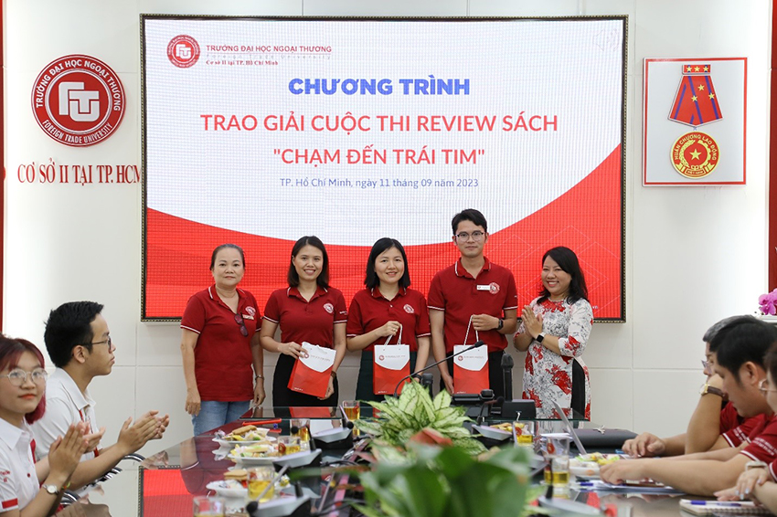 revie-sach-cham-den-trai-tim-2