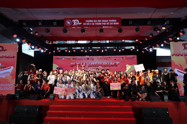 soi-noi-tu-hao-ngay-truyen-thong-truong-dai-hoc-ngoai-thuong-ftu-day-2023-10