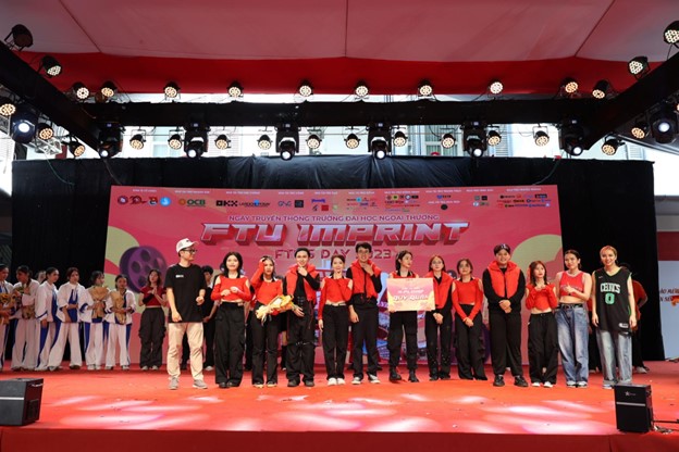 soi-noi-tu-hao-ngay-truyen-thong-truong-dai-hoc-ngoai-thuong-ftu-day-2023-11