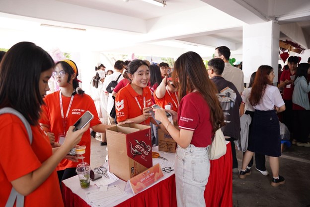 soi-noi-tu-hao-ngay-truyen-thong-truong-dai-hoc-ngoai-thuong-ftu-day-2023-15