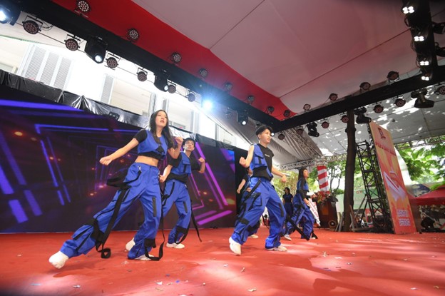 soi-noi-tu-hao-ngay-truyen-thong-truong-dai-hoc-ngoai-thuong-ftu-day-2023-18