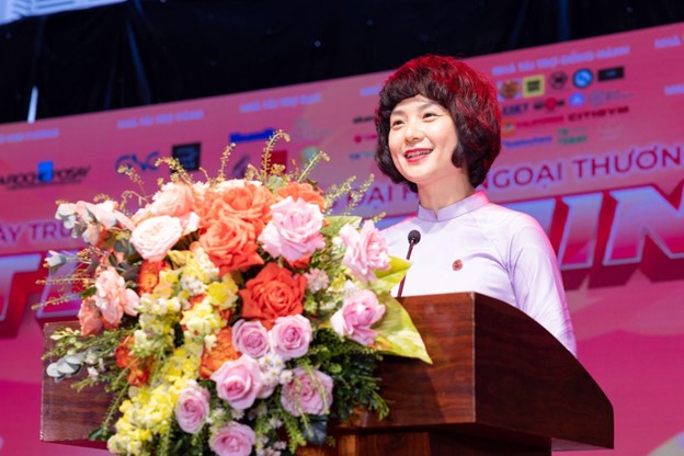 soi-noi-tu-hao-ngay-truyen-thong-truong-dai-hoc-ngoai-thuong-ftu-day-2023-2