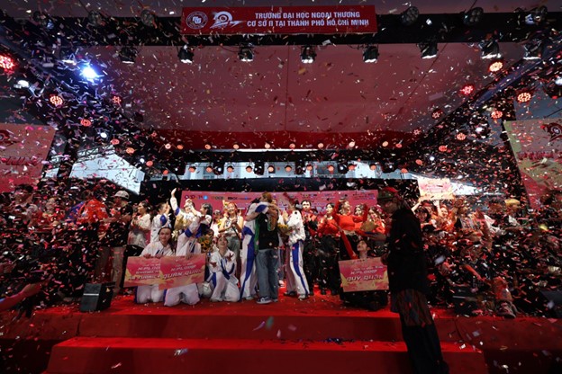 soi-noi-tu-hao-ngay-truyen-thong-truong-dai-hoc-ngoai-thuong-ftu-day-2023-4