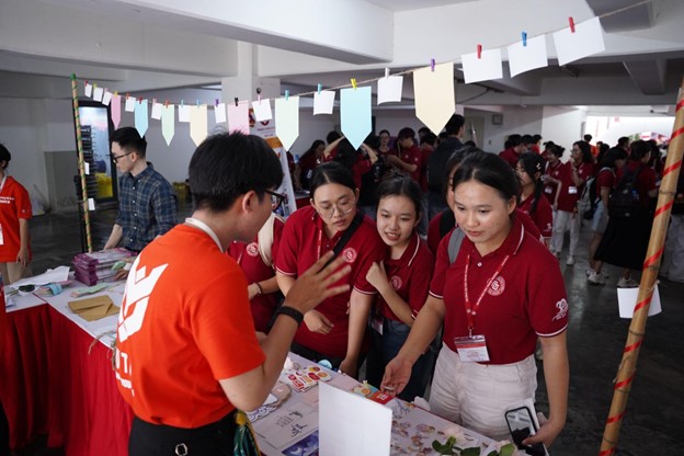 soi-noi-tu-hao-ngay-truyen-thong-truong-dai-hoc-ngoai-thuong-ftu-day-2023-9
