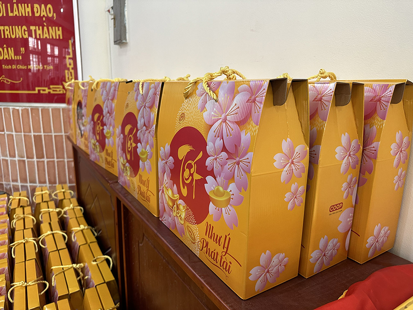 doan-thanh-nien-co-so-ii-tham-nhan-dan-vung-can-cu-cach-mang-thanh-doan-tet-giap-thin-2024-6