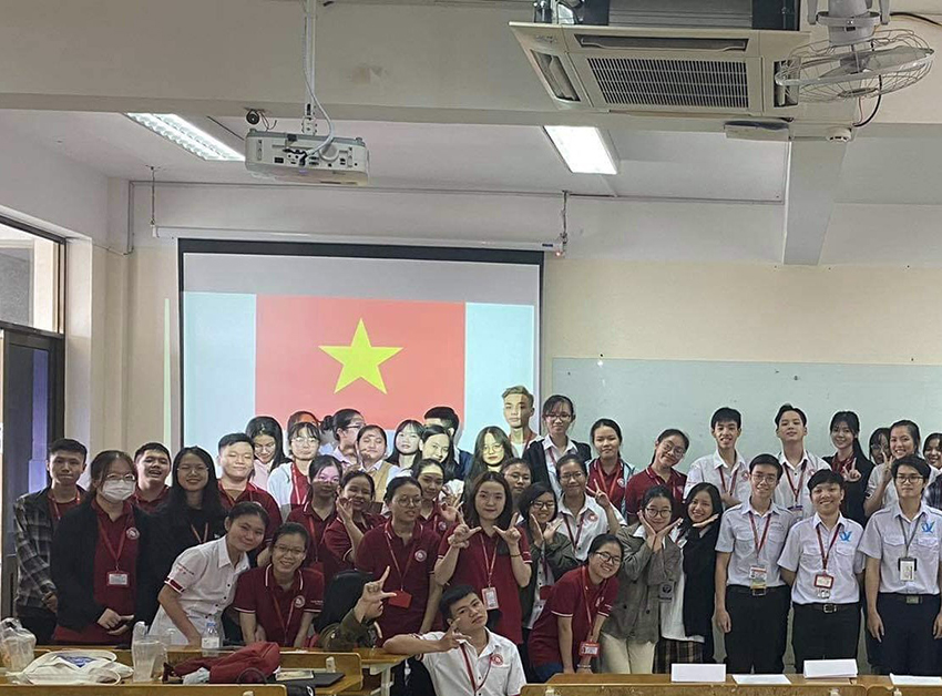tran-phuong-anh-thu-khoa-dam-me-linh-vuc-tai-chinh-2