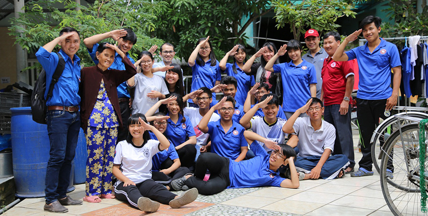 881-doan-cong-tac-co-so-ii-dh-ngoai-thuong-den-tham-tang-qua-cho-cac-chien-si-tinh-nguyen-mua-he-xanh-2017-o-cac-mat-tran-11