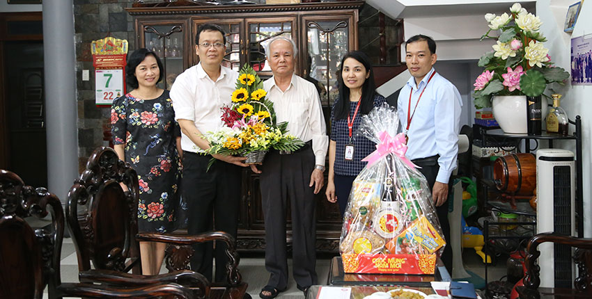 914-lanh-dao-co-so-ii-den-tham-hoi-va-chuc-tet-cuu-giao-chuc-truong-dai-hoc-ngoai-thuong-tai-tp-ho-chi-minh-2