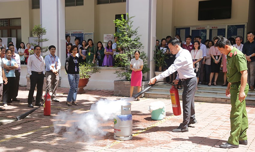 1215-trien-khai-tuyen-truyen-phong-chay-chua-chay-cho-vien-chuc-va-tap-huan-chung-chi-pccc-nam-hoc-2018-2019-6