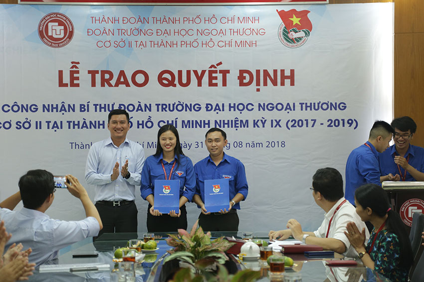 1225-le-trao-quyet-dinh-cong-nhan-bi-thu-doan-truong-dai-hoc-ngoai-thuong-co-so-ii-thanh-pho-ho-chi-minh-nhiem-ki-ix-2017-2019-1