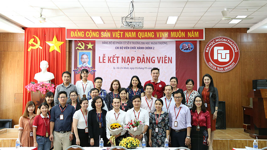 1233-chi-bo-vien-chuc-hanh-chinh-2-to-chuc-le-ket-nap-dang-vien-moi-3