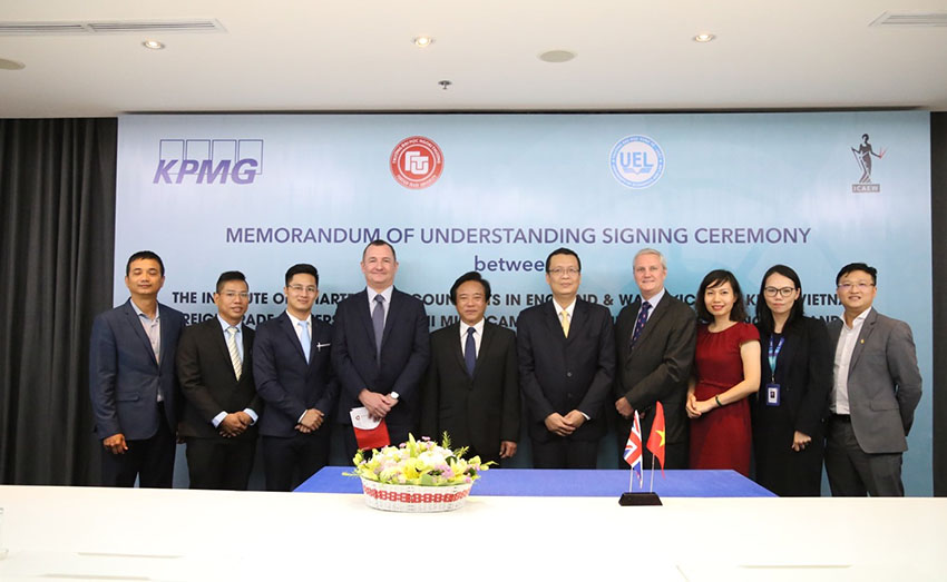 1253-truong-h-ngoai-thuong-csii-tai-tp-hcm-ky-ket-hop-tac-voi-icaew-va-kpmg-dao-tao-ky-nang-nghe-nghiep-ke-toan-kiem-toan-chuan-muc-quoc-te-cho-sinh-vien-1