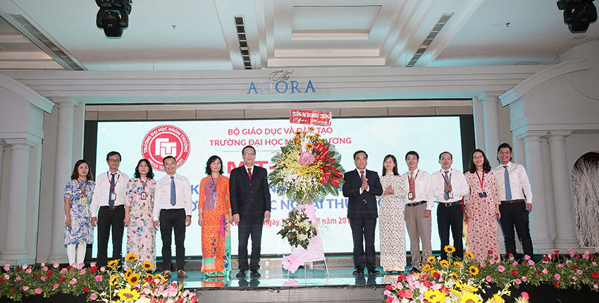 1255-truong-dai-hoc-ngoai-thuong-to-chuc-mit-tinh-ky-niem-25-nam-thanh-lap-co-so-ii-tai-tp-ho-chi-minh-le-khai-giang-nam-hoc-moi-2018-2019-va-le-trao-bang-tot-nghiep-k53-2