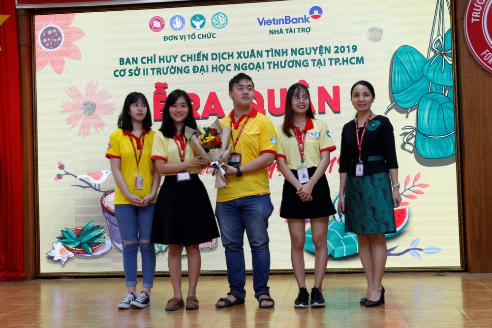 1443-sinh-vien-ngoai-thuong-nhiet-huyet-nang-dong-san-sang-tham-gia-tinh-nguyen-2