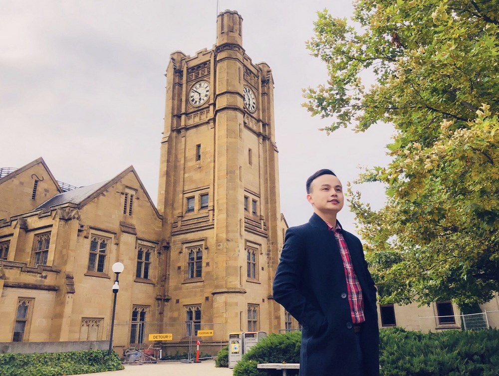 1476-guong-mat-ftu-thang-2-2