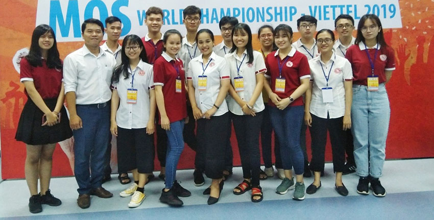 1553-doi-tuyen-co-so-ii-truong-dhnt-tham-du-moswc-2019