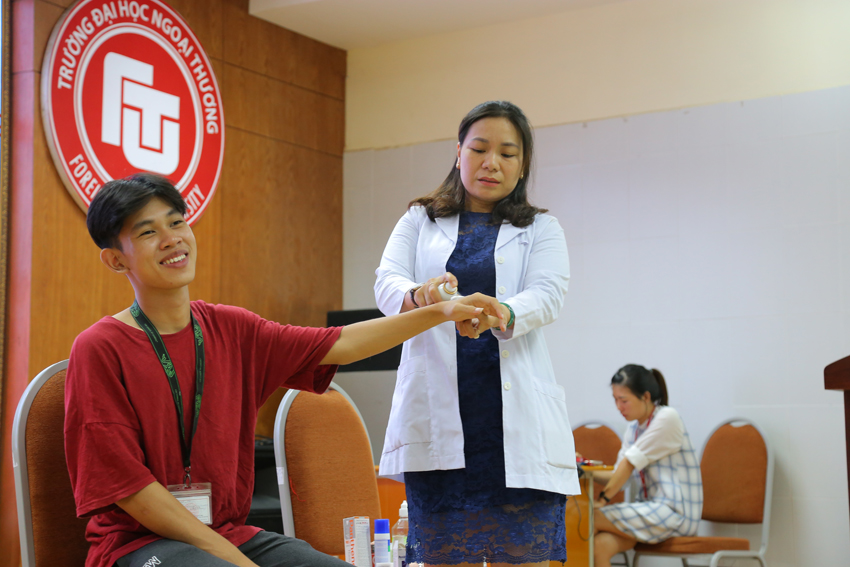 1709-tap-huan-so-cap-cuu-cho-chien-si-mua-he-xanh-2019-1