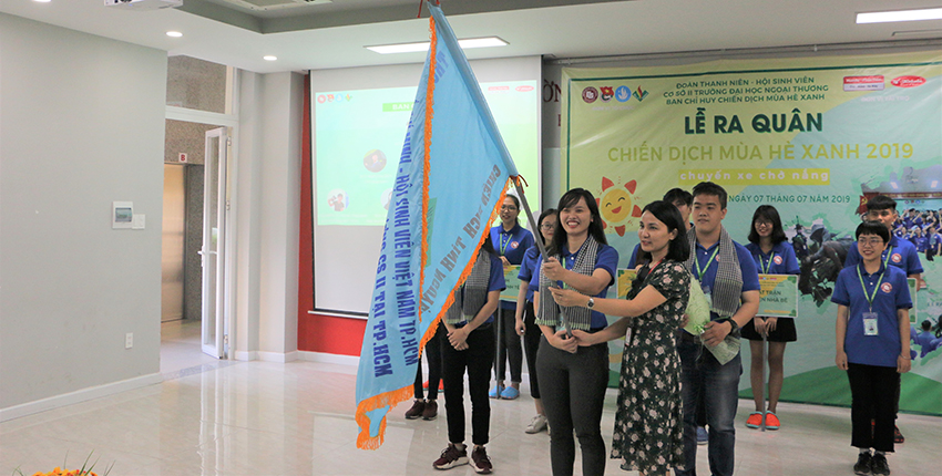 1749-sinh-vien-ngoai-thuong-soi-noi-nhiet-huyet-trong-le-ra-quan-chien-dich-mua-he-xanh-nam-2019-5