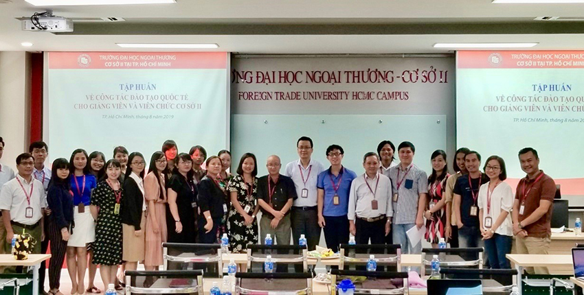 1820-tap-huan-cho-vien-chuc-co-so-ii-ve-cong-tac-dao-tao-quoc-te