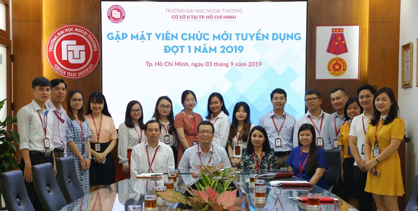 1862-gap-mat-vien-chuc-moi-tuyen-dung-dot-1-nam-2019