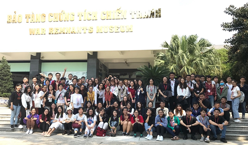 1908-bm-cscb-to-chuc-hoat-dong-ngoai-khoa-thuc-te-tai-bao-tang-chung-tich-chien-tranh-va-bao-tang-hcm-cho-sv-ct-clc-1