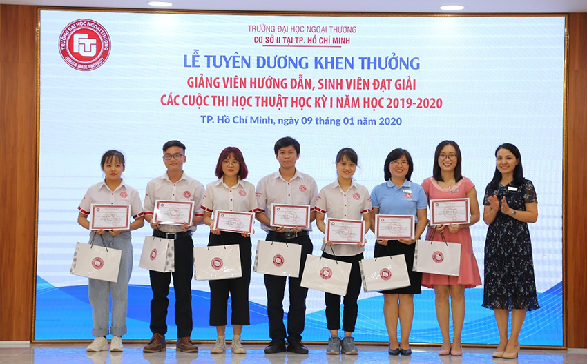 2098-le-tuyen-duong-khen-thuong-hki-2019-2020-4