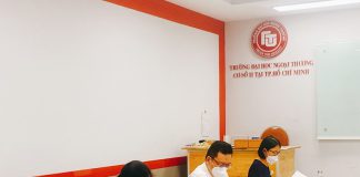 hoi-dong-bao-ve-khoa-luan-tot-nghiep-sinh-vien-khoa-57-logistics-va-quan-ly-chuoi-cung-ung-nam-hoc-2021-2022-3