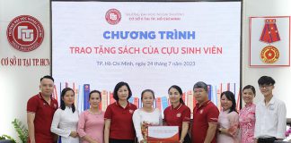 am-ap-buoi-le-trao-tang-sach-cua-cuu-sv-cs-ii-4