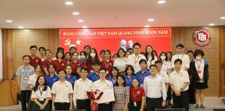 chi-bo-sinh-vien-co-so-ii-to-chuc-le-ket-nap-dang-vien-1