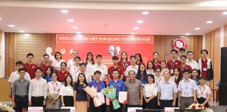 chi-bo-sv-csii-to-chuc-le-ket-nap-dang-vien-moi-10