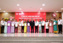 Vinh danh giảng viên đạt chứng nhận giảng dạy chương trình Cử nhân Quản trị kinh doanh liên kết đào tạo với Đại học New Brunswick (Canada)