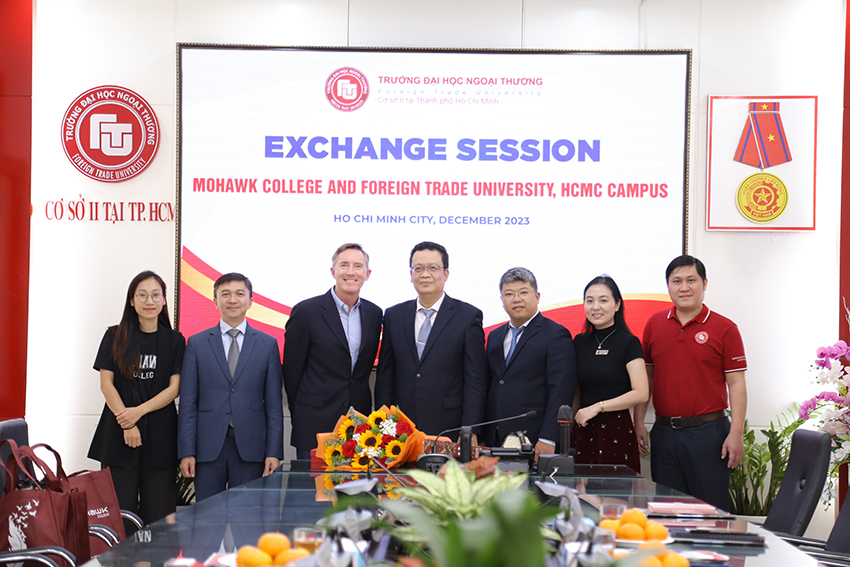 trao-doi-hoc-thuat-voi-dai-dien-mohawk-college-canada-1