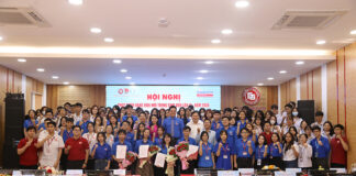 chi-bo-sv-ket-nap-dang-vien-moi-1